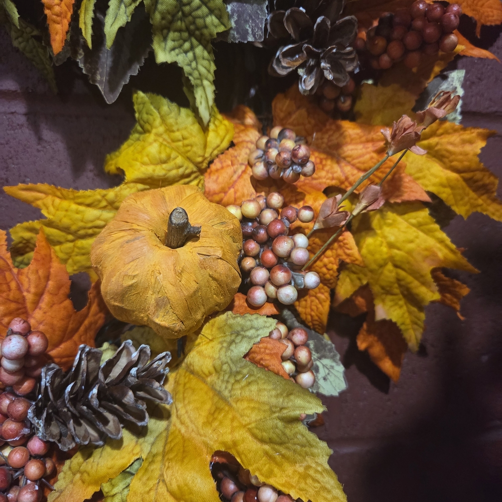 Festive Autumn 23-24" Wreath with Pinecones, Pumpkins, and Berries - Picture 4 of 17